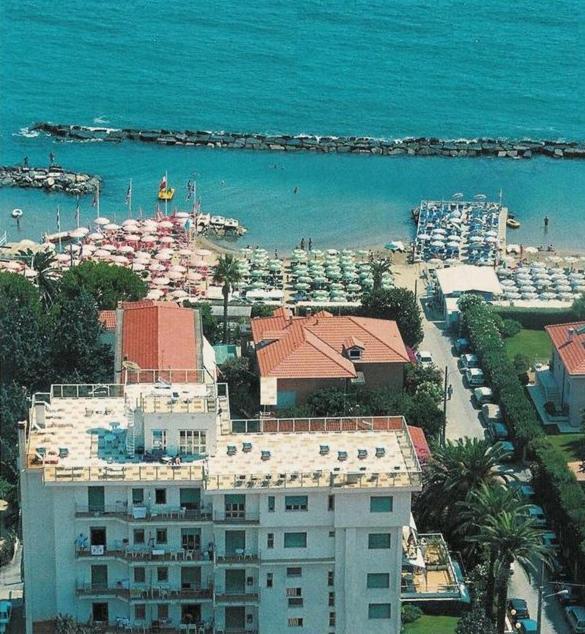 Casavacanze Internazionale Диано-Марина Экстерьер фото